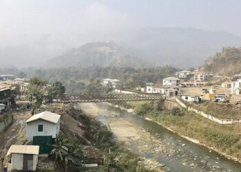 Rickhawdar (left; Myanmar) - Zokhawthar (right; India) border crossing. Photo Credit: Ericwinny, Wikipedia Commons