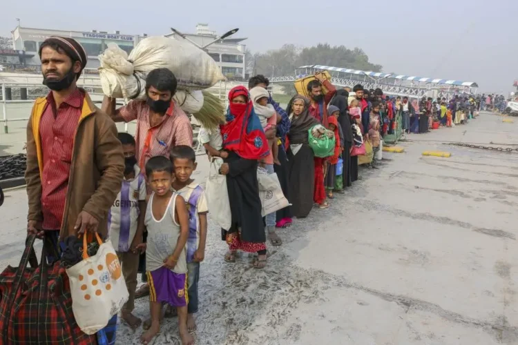 Rohingya refugees headed to Bhasan Char island prepare to board navy vessels from the southeastern port city of Chattogram, Bangladesh on February 15, 2021. © 2021 AP Photo