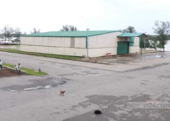 Imports, exports halted at Teknaf port for 3 months, goods rotting in storage